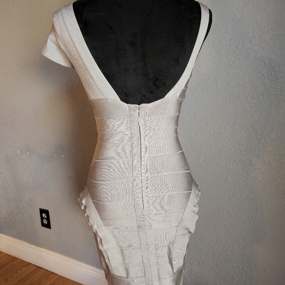 Banded  Dress - Picture 5 of 6